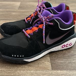 Nike ACG Dog Mountain hiking boots